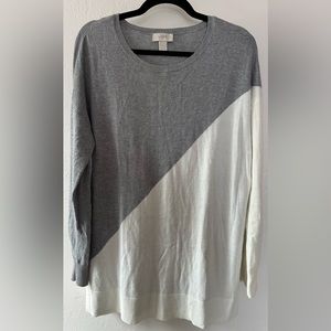 Loft tunic sweater, with side slits, half grey half white, soft and comfortable